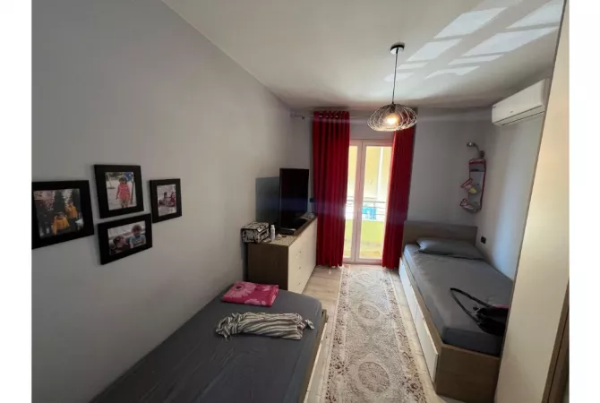 Shtepi ne shitje Apartament ne Tirane, 2+1, Mobilimi E mobiluar, Pagesa 155,000  Euro.
