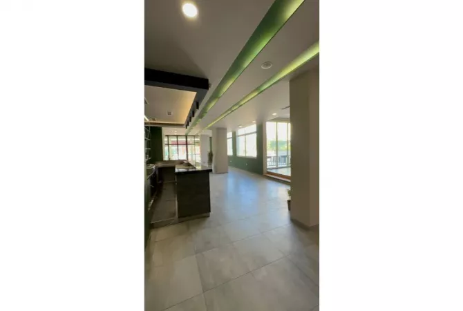 Ambiente Commerciale in Affitto 2+1 a Durazzo - 1,200 Euro
