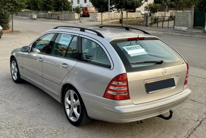 Makina ne shitje  ne Tirane - 4,200 Euro