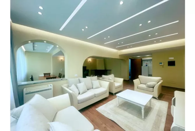 Shtepi me qera 2+1 ne Tirane - 1,300 Euro
