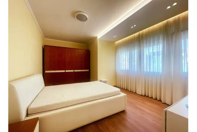 Shtepi me qera 2+1 ne Tirane - 1,300 Euro
