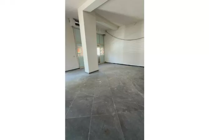 Ambiente Commerciale in Vendita 1+1 a Durazzo - 175,000 Euro