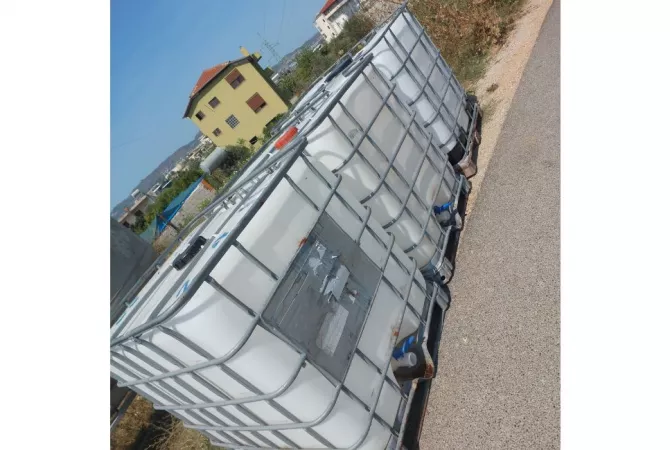 Different articles in Tirana - 4,500 Leke
