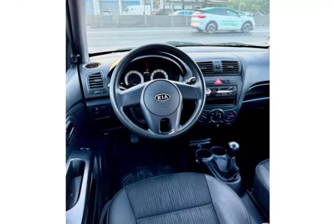 Makina ne shitje  ne Tirane - 2,200 Euro