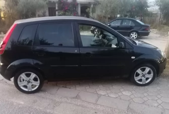 Makina ne shitje  ne Tirane - 2,700 Euro