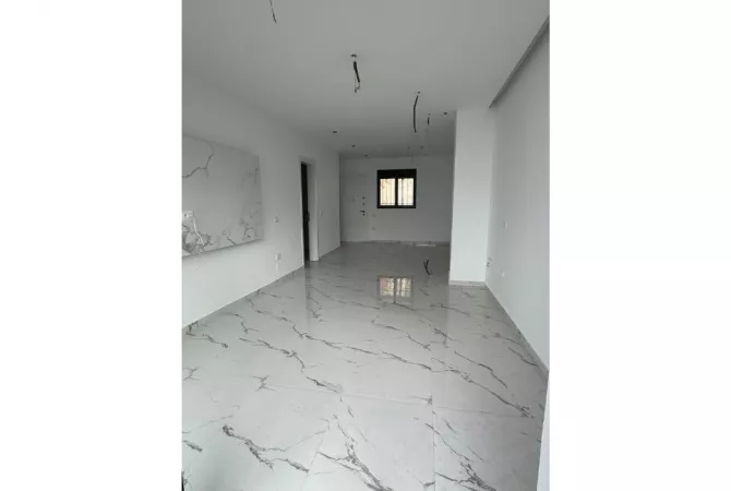 Shtepi ne shitje Apartament ne Sarande, 1+1, Mobilimi Bosh, pa mobiluar, Pagesa 135,000  Euro.