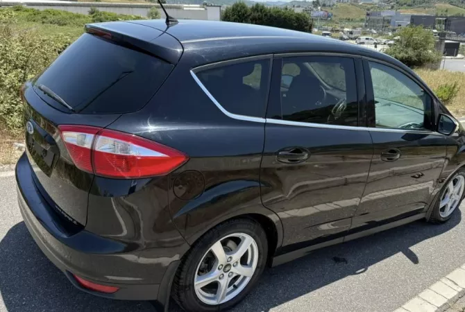 Makina ne shitje  ne Tirane - 4,000 Euro