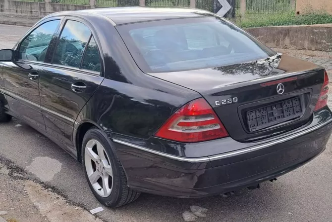 Makina ne shitje  ne Tirane - 3,800 Euro