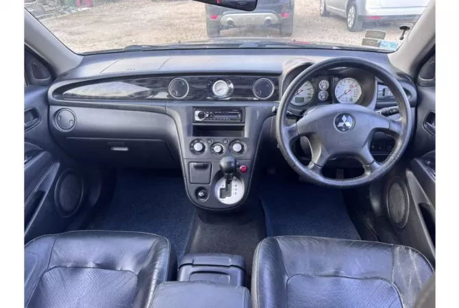 Makina ne shitje  ne Tirane - 2,200 Euro