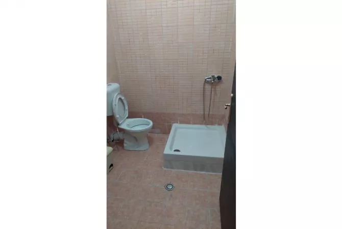 Shtepi me qera Apartament ne Tirane, 2+1, Mobilimi E mobiluar, Pagesa 45,000  Leke.