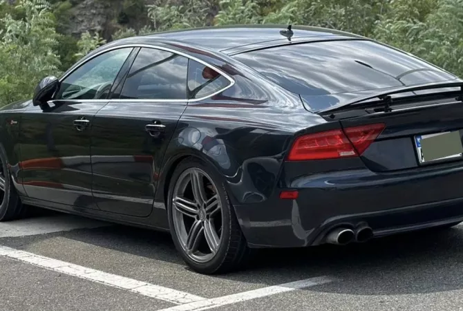Makina ne shitje ne Durres, Audi, 2014 Diesel,Kambio Automatik Pagesa 18,000  Euro.