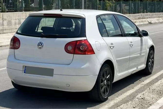 Makina ne shitje  ne Tirane - 3,700 Euro