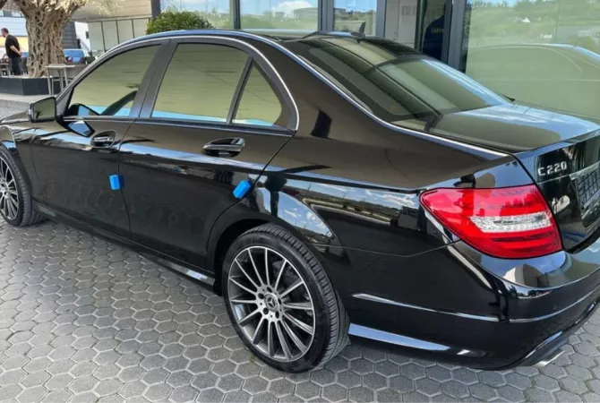 Makina ne shitje  ne Tirane - 9,600 Euro