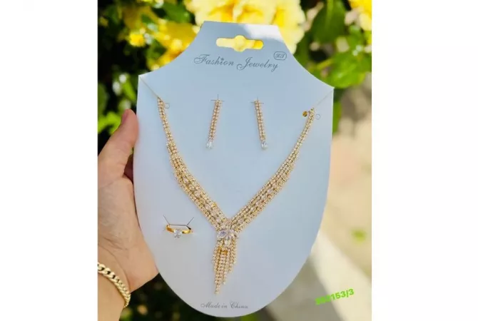 Accessori uomo e donna a Tirana - 18 Euro