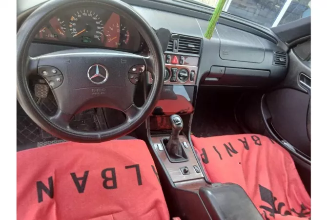 Makina ne shitje  ne Tirane - 3,000 Euro