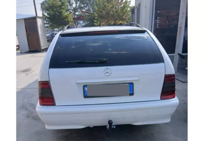 Makina ne shitje  ne Tirane - 3,000 Euro