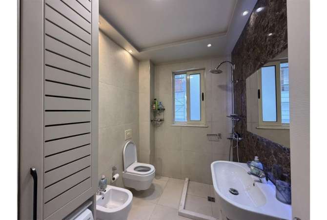 Shtepi me qera Apartament ne Tirane, 2+1, Mobilimi E mobiluar, Pagesa 700  Euro.