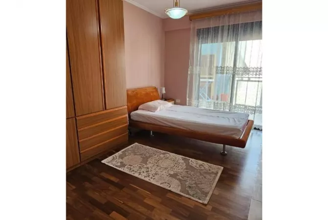 Shtepi me qera Apartament ne Tirane, 2+1, Mobilimi E mobiluar, Pagesa 1,300  Euro.