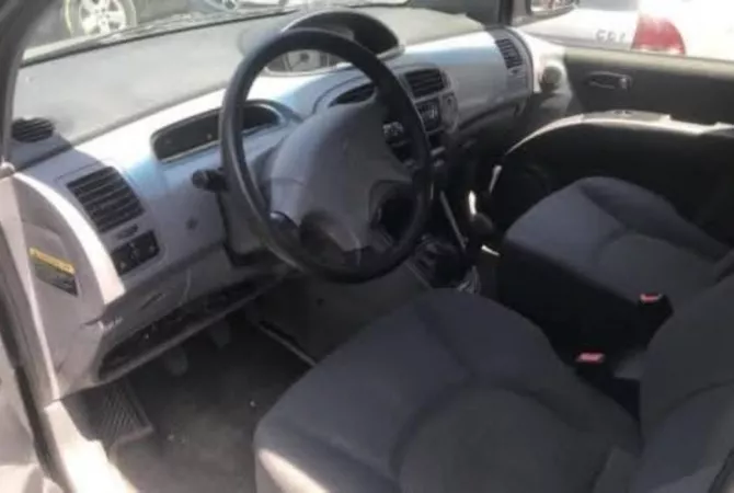 Makina ne shitje  ne Tirane - 2,000 Euro