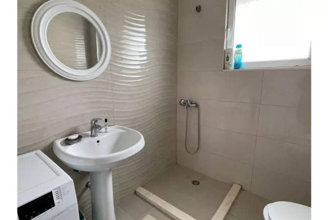 Shtepi me qera Apartament ne Tirane, 2+1, Mobilimi E mobiluar, Pagesa 850  Euro.