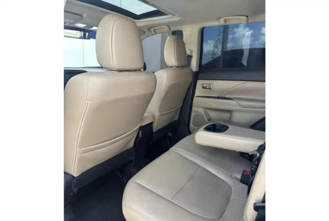 Makina ne shitje ne Tirane, Mitsubishi, 2014 gasoline-gas,Kambio Automatik Pagesa 12,000  Euro.