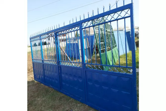 Different articles in Tirana - 38,000 Leke