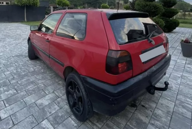 Makina ne shitje ne Tirane - 1,600 Euro