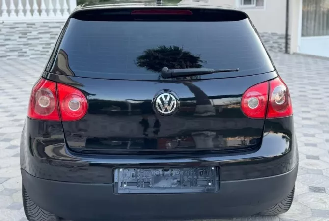 Makina ne shitje ne Tirane - 4,000 Euro
