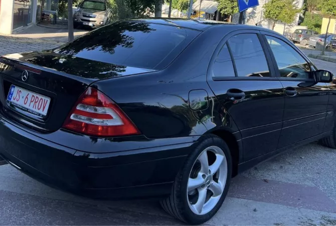 Makina ne shitje ne Tirane - 3,900 Euro