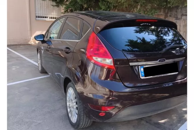 Makina ne shitje ne Tirane - 3,300 Euro