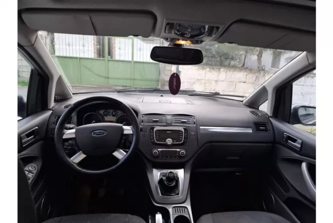 Makina ne shitje ne Tirane - 3,400 Euro