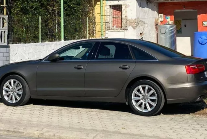 Makina ne shitje ne Tirane - 8,000 Euro