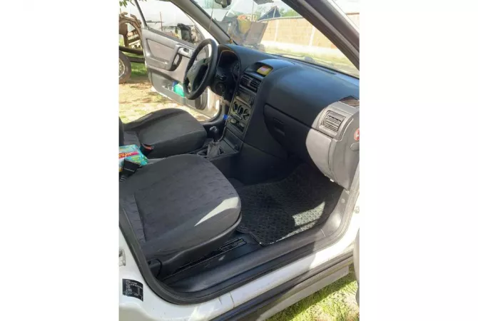 Makina ne shitje ne Prishtine - 2,350 Euro