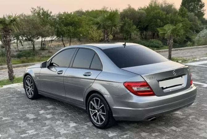 Makina ne shitje ne Tirane - 10,500 Euro
