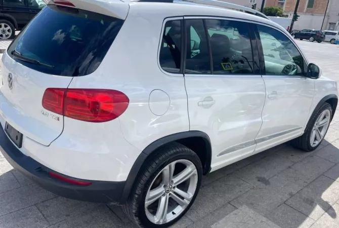 Makina ne shitje ne Tirane - 8,000 Euro