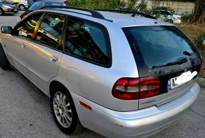 Cars for sale in Tirana - 1,300 Euro