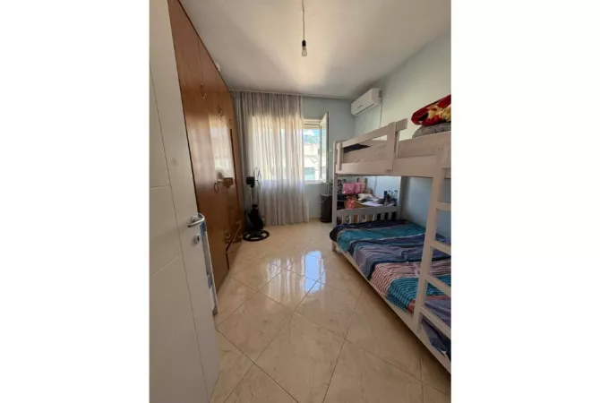 Shtepi me qera Apartament ne Tirane, 2+1, Mobilimi E mobiluar, Pagesa 40,000  Leke.
