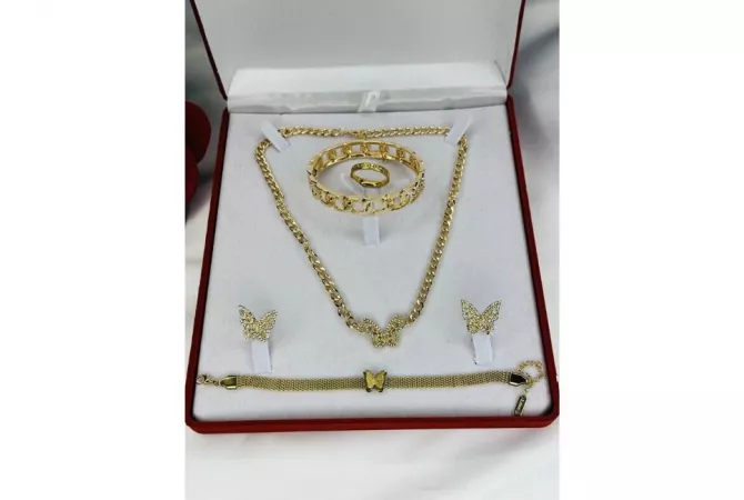 Accessori uomo e donna a Tirana - 18 Euro