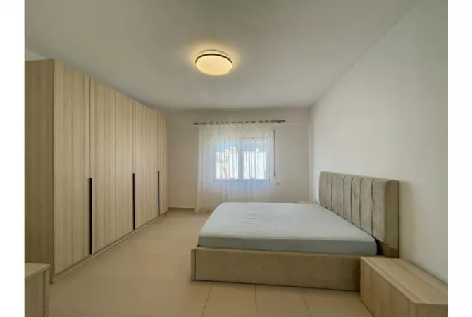 Shtepi me qera 3+1 ne Tirane - 80,000 Leke