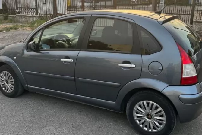 Makina ne shitje ne Tirane - 1,780 Euro