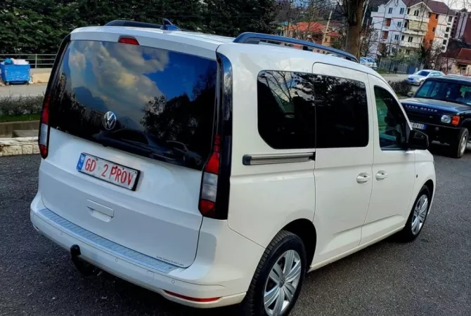 Makina ne shitje ne Tirane - 17,900 Euro