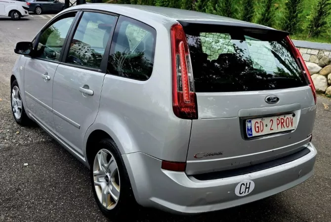 Makina ne shitje ne Tirane - 2,900 Euro