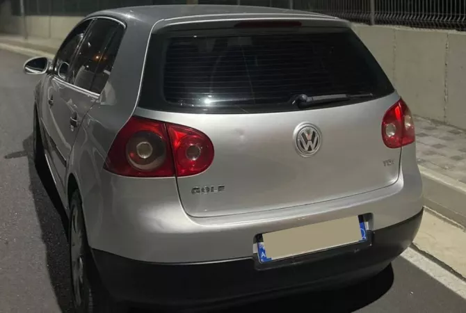 Makina ne shitje ne Tirane - 3,100 Euro