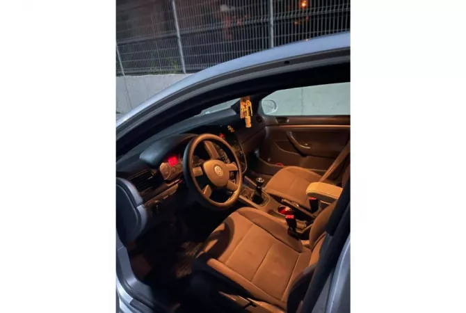 Makina ne shitje ne Tirane - 3,100 Euro