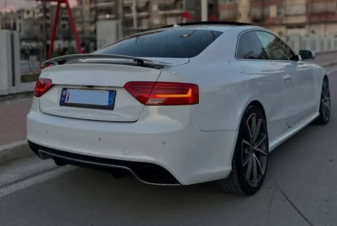 Makina ne shitje ne Berat - 20,000 Euro