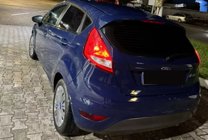 Makina ne shitje ne Tirane - 3,000 Euro