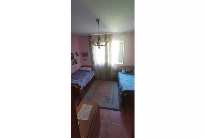 Shtepi me qera 1+1 ne Tirane - 40,000 Leke