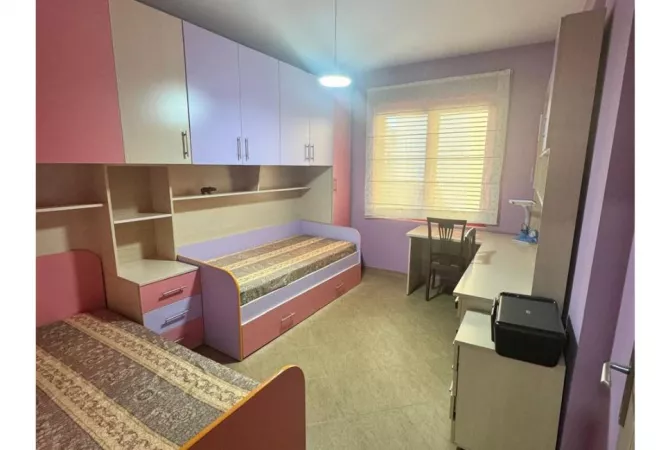 Shtepi me qera Apartament ne Tirane, 3+1, Mobilimi E mobiluar, Pagesa 850  Euro.
