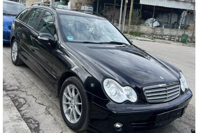 Makina ne shitje ne Tirane - 3,600 Euro
