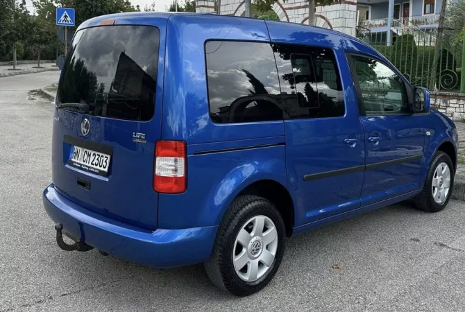 Makina ne shitje ne Tirane - 5,900 Euro